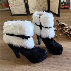 Elegant Black and White Fur-Trimmed Women's Boots